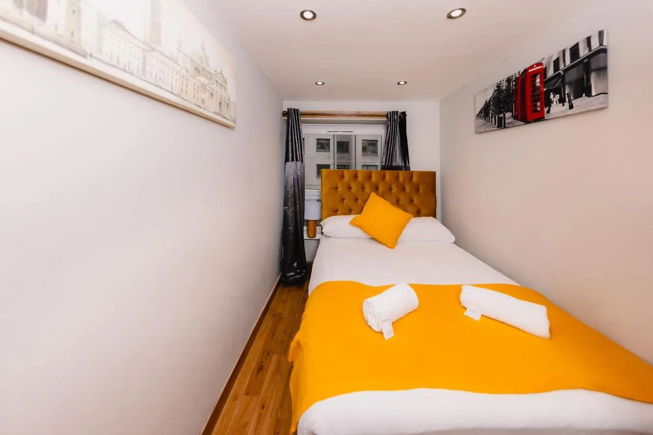 Superb Luxury Quality Central Apartment On Canal Edinburgh